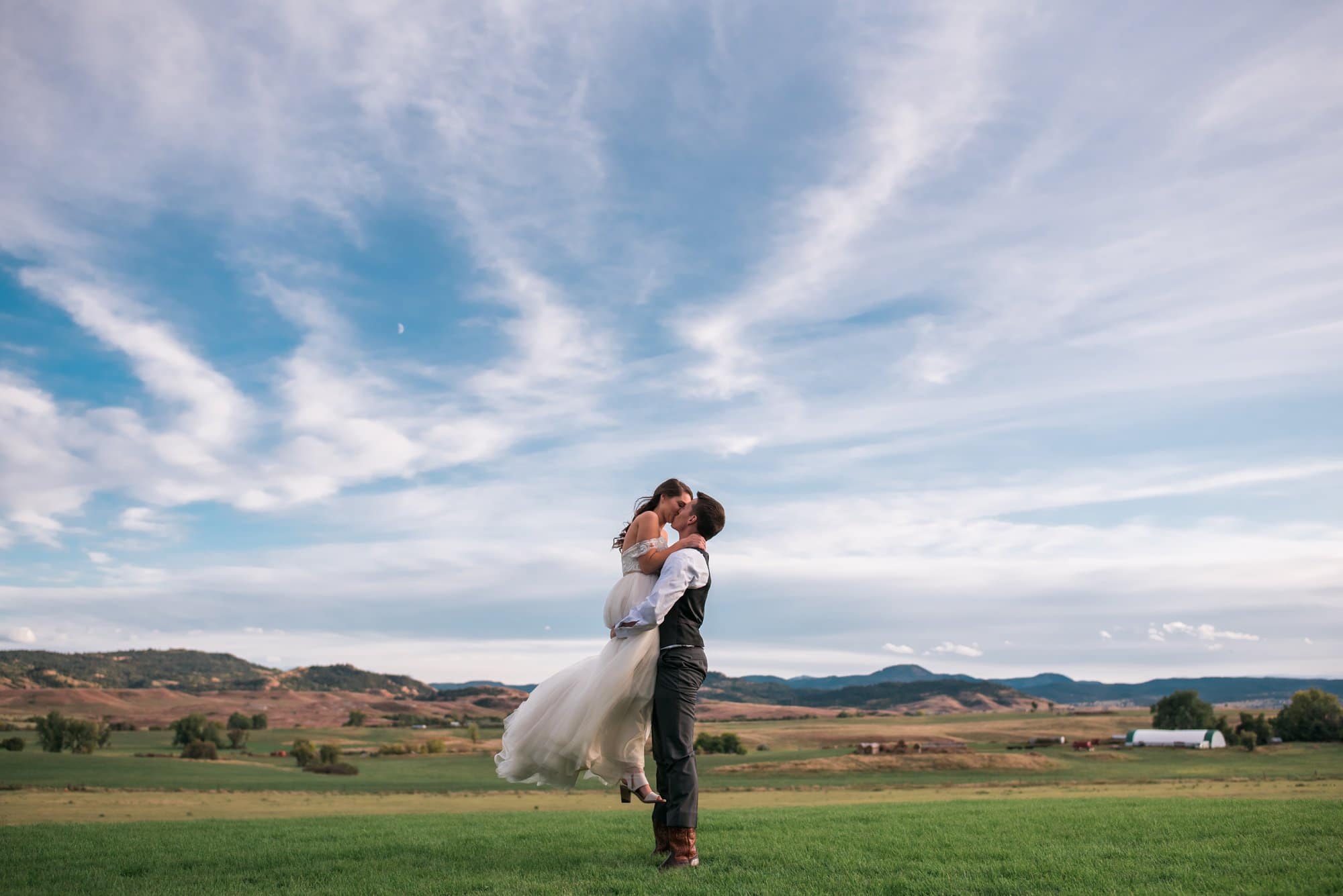 bride groom kissing with blue sky south dakota