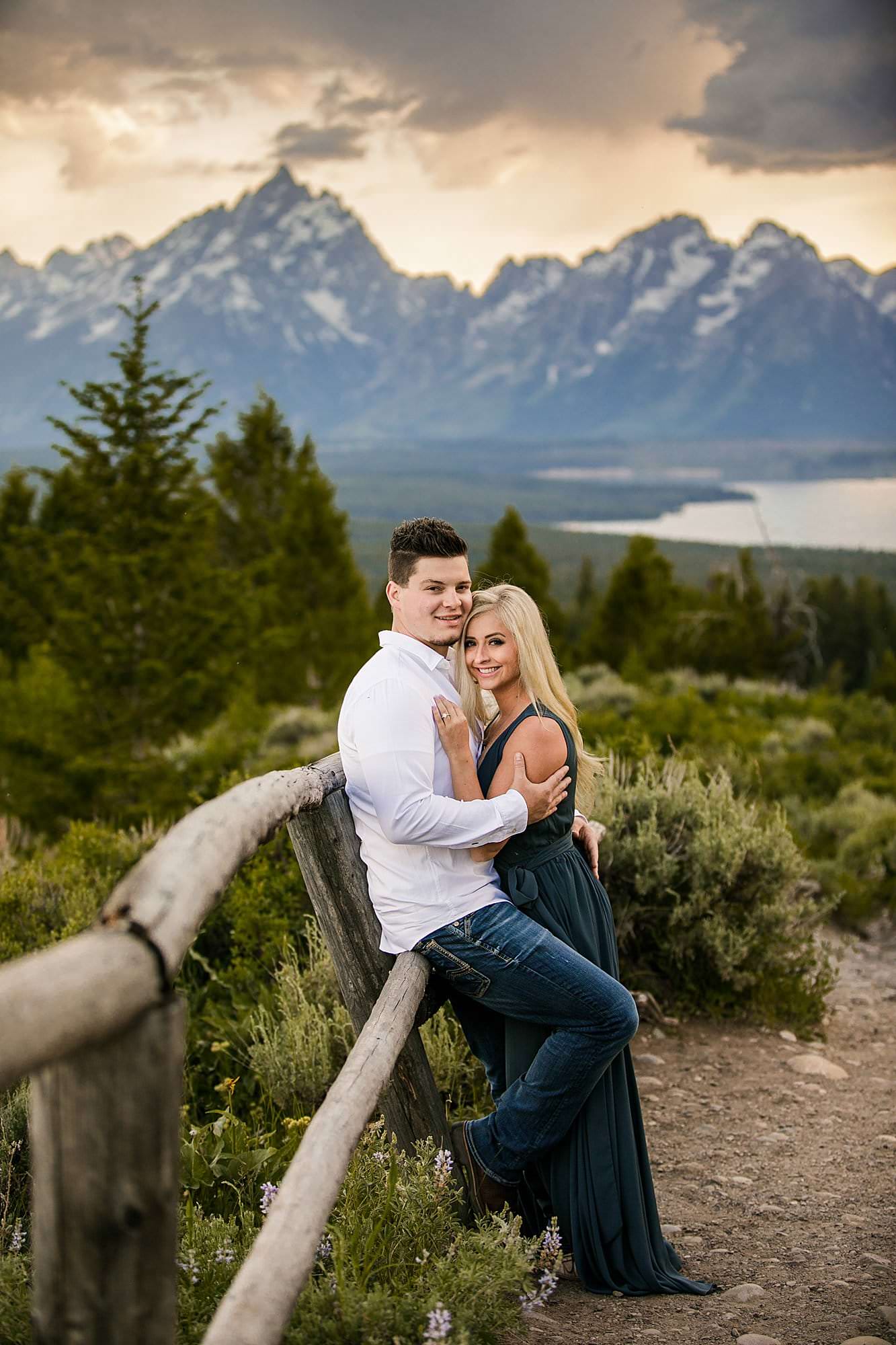 couple at signal mountain