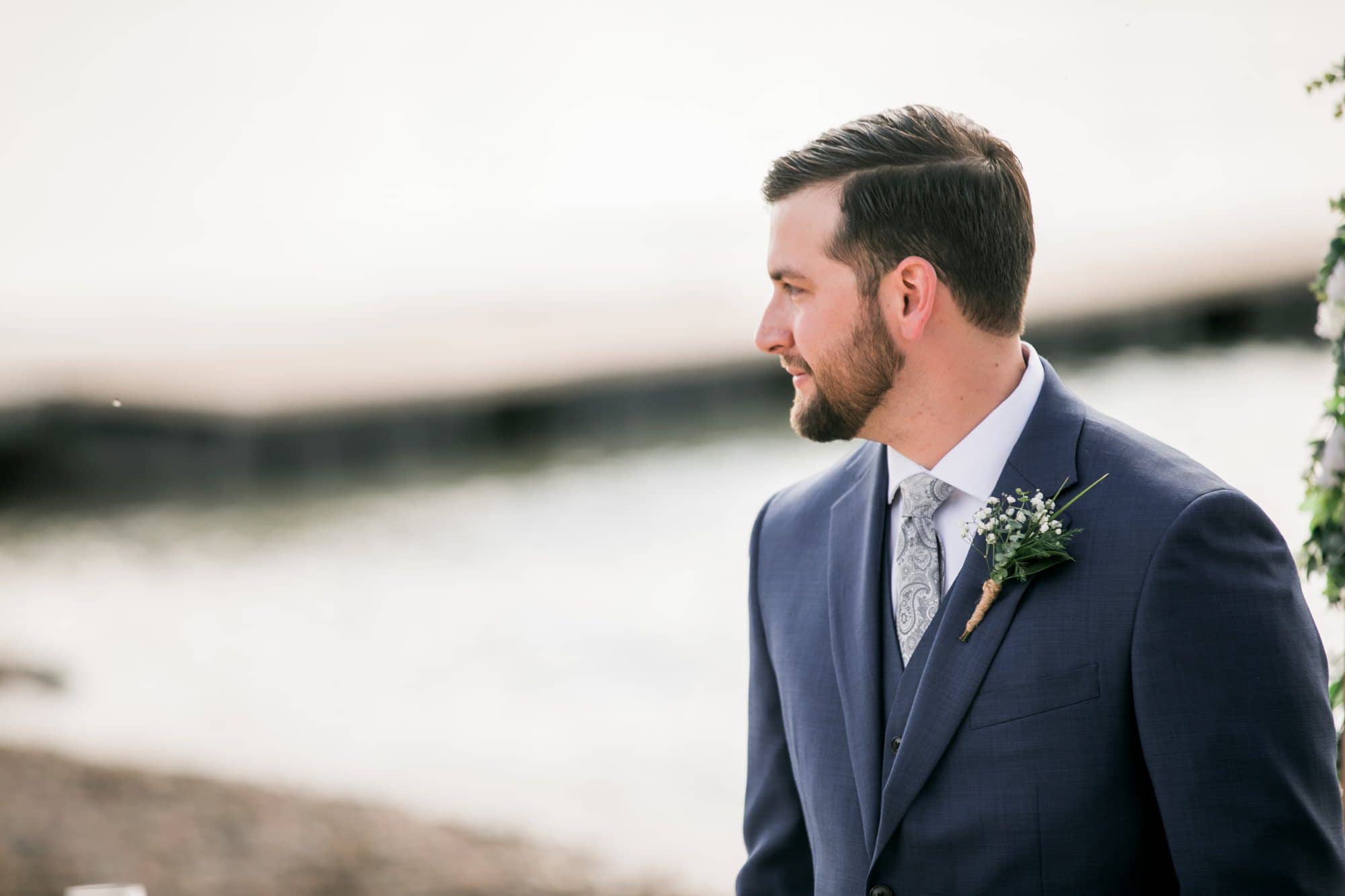 groom waiting for bride