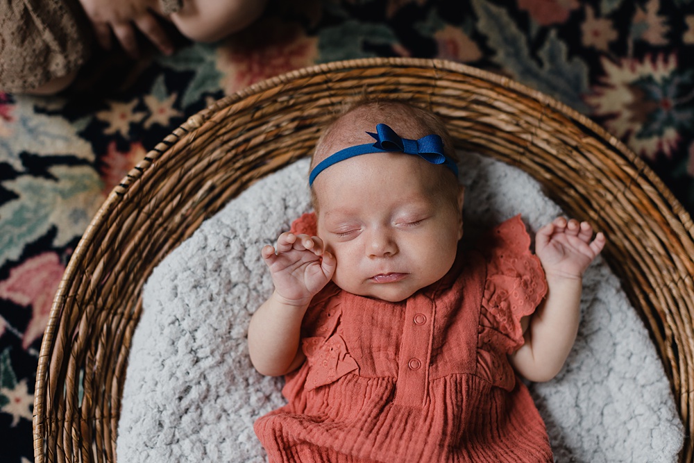 how to dress newborn for photos