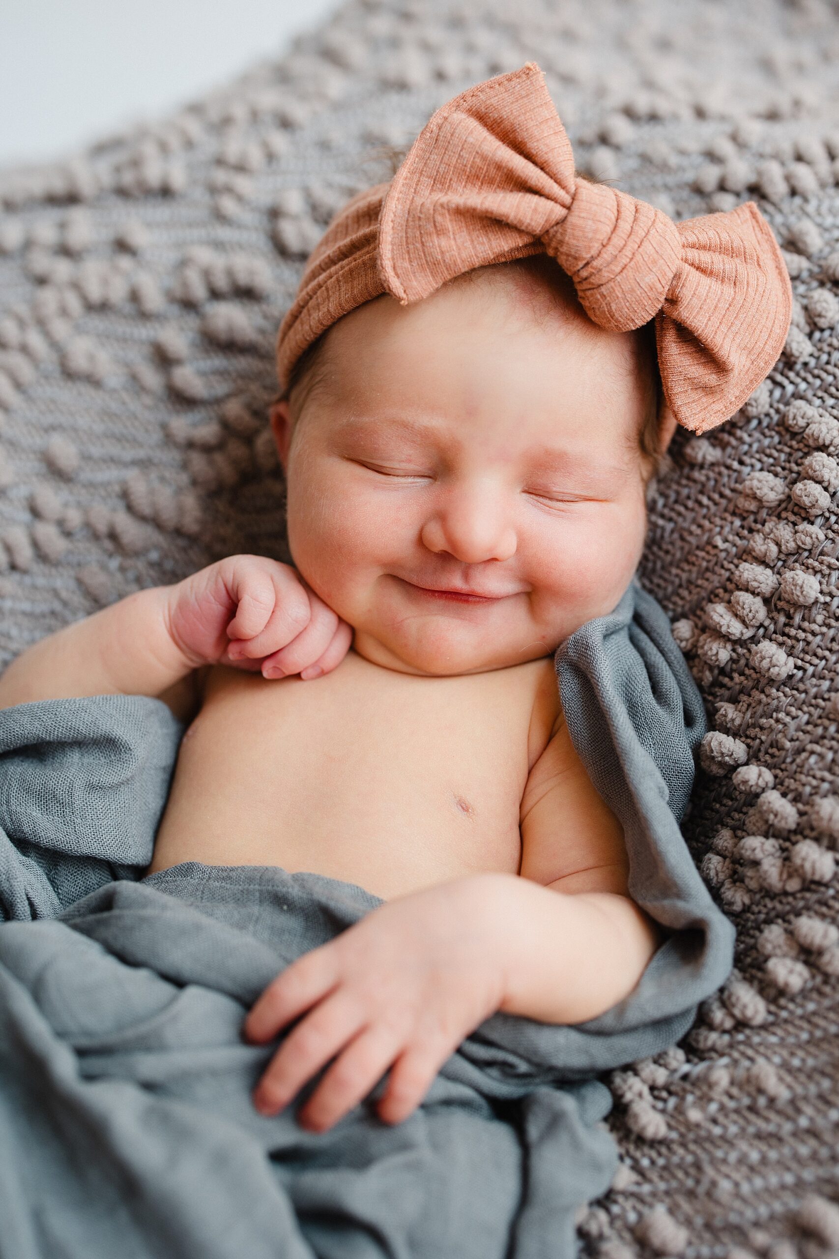 how to dress newborn baby girl for newborn pictures