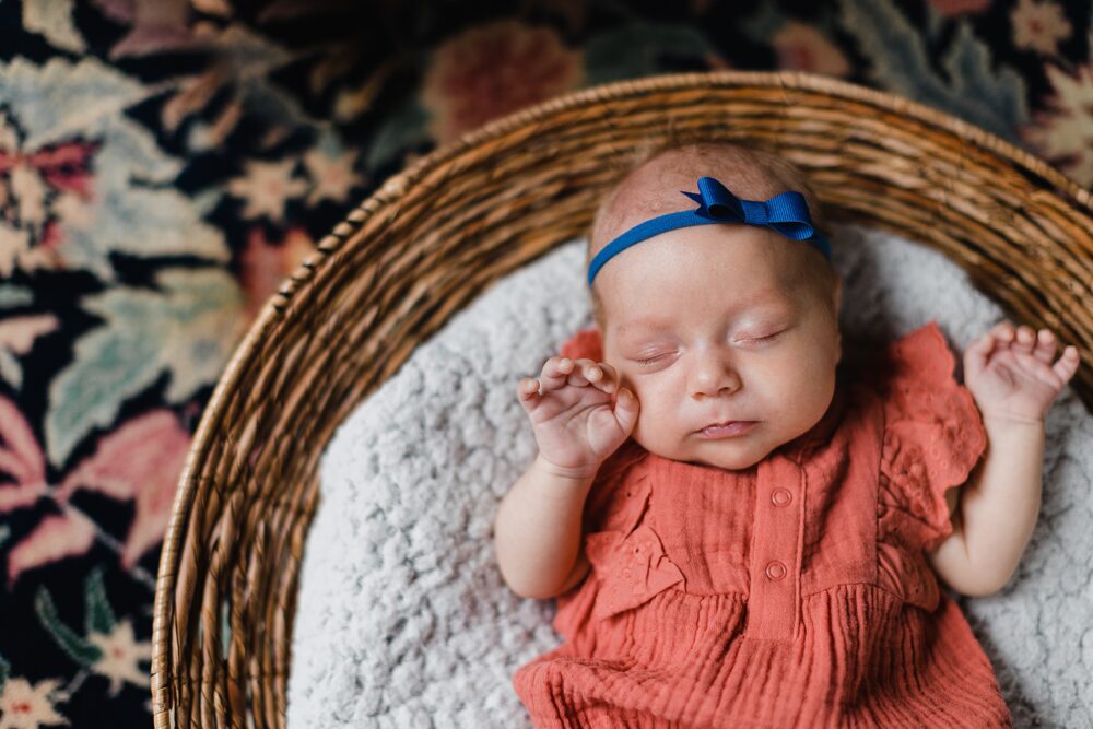 how to dress baby in for newborn photos