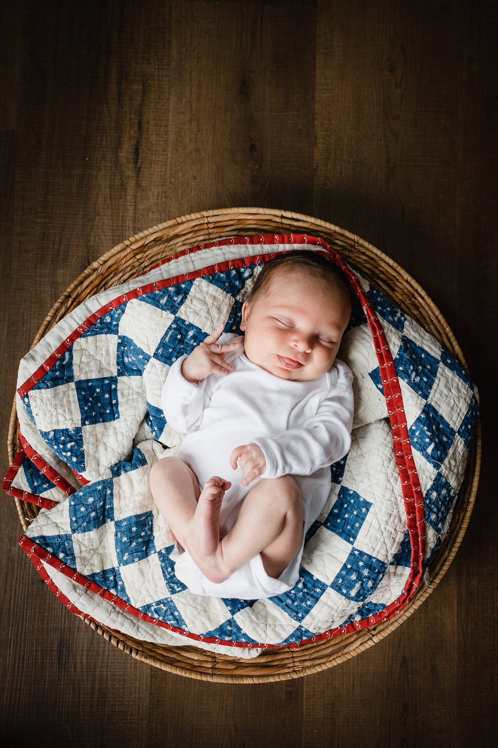 family quilt photo of newborn